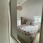 Nyaraló In *